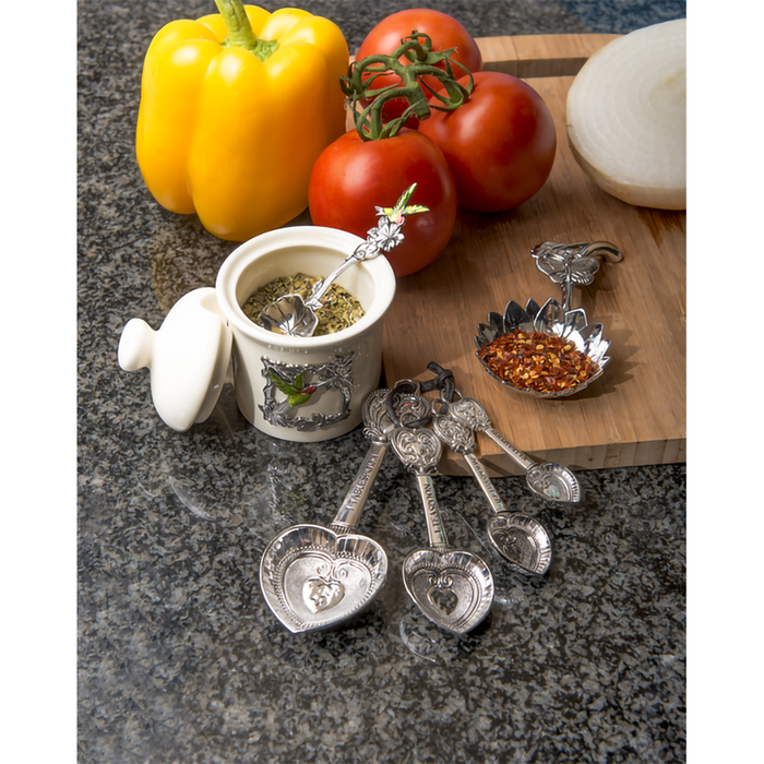 Beautiful heart measuring spoon set