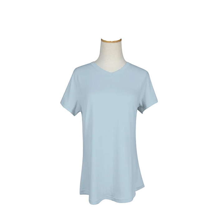 Crafted from a soft, breathable fabric, this lightweight lounge shirt feels gentle against the skin while keeping you cool and comfortable.