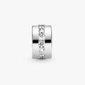 This Pandora Clear Sparkling Row Clip Charm adds elegant sparkle and balance to your Pandora Moments bracelet.