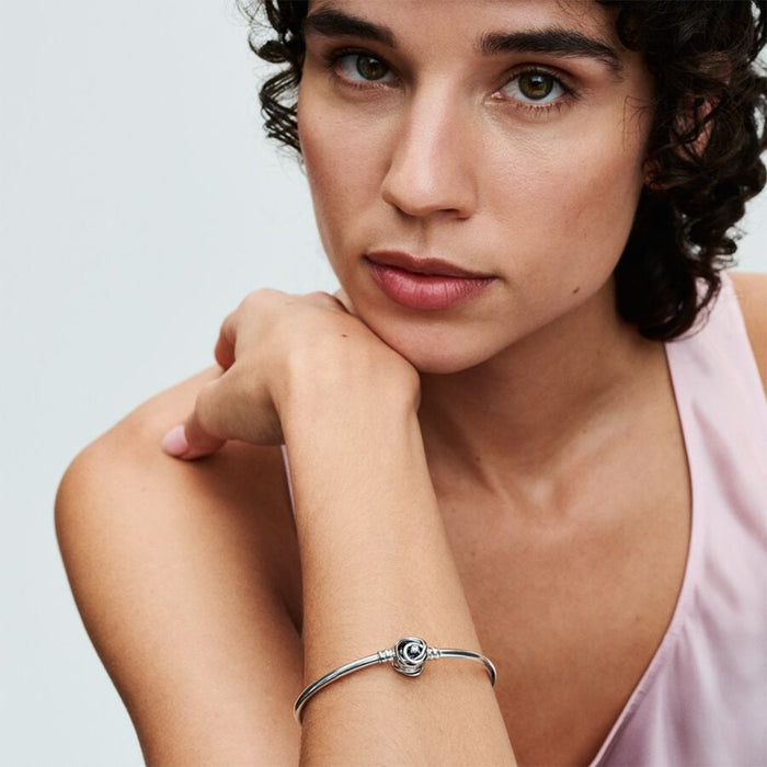PANDORA : Pandora Moments Encircled Clasp Bangle - Silver - PANDORA : Pandora Moments Encircled Clasp Bangle - Silver