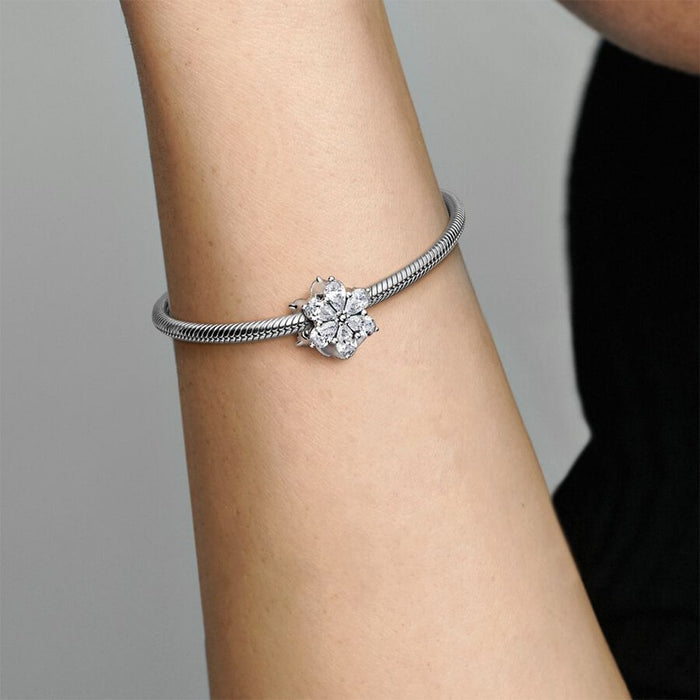 "PANDORA : Sparkling Herbarium Cluster Charm -"