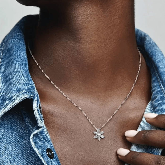 "PANDORA : Sparkling Herbarium Cluster Pendant Necklace (17.7\") -"