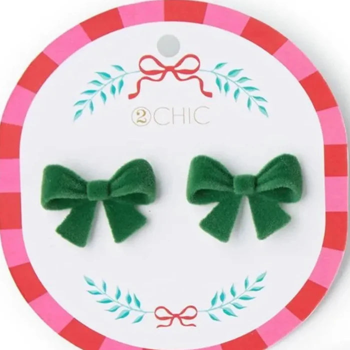Green bow earrings on a '2 Chic' branded card with a colorful border.