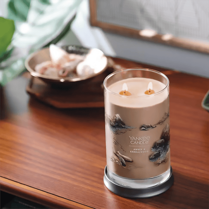 Yankee Candle : Large 2 - Wick Tumbler Candle in Amber & Sandalwood - Yankee Candle : Large 2 - Wick Tumbler Candle in Amber & Sandalwood
